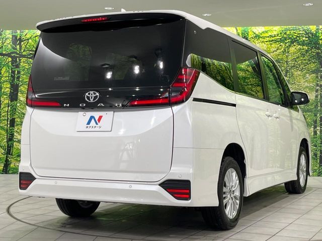 TOYOTA NOAH 4WD 2025