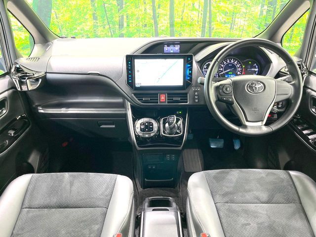 TOYOTA VOXY HYBRID 2020