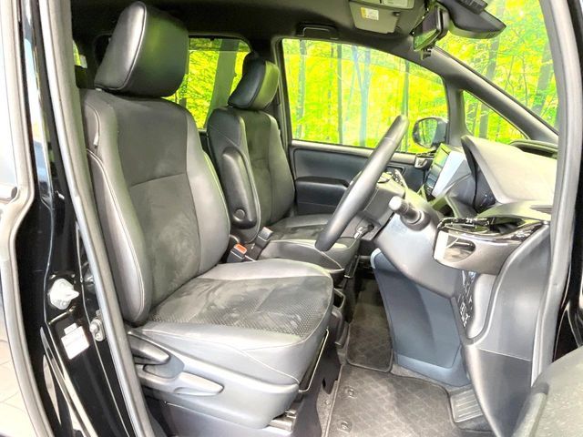 TOYOTA VOXY HYBRID 2020