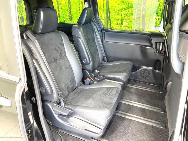 TOYOTA VOXY HYBRID 2020