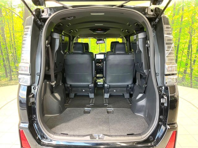 TOYOTA VOXY HYBRID 2020