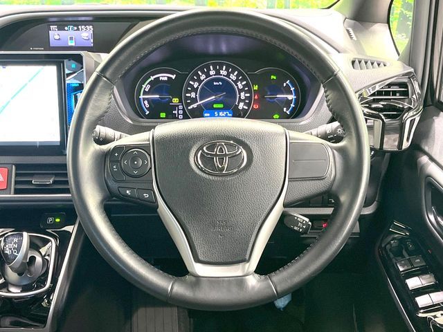 TOYOTA VOXY HYBRID 2020
