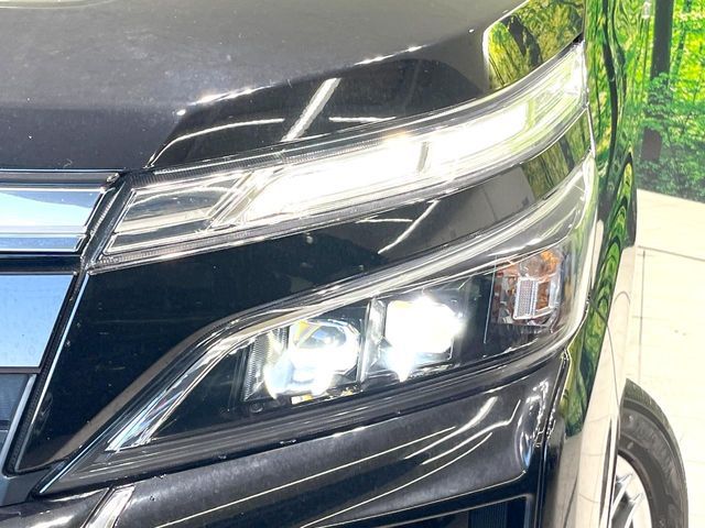 TOYOTA VOXY HYBRID 2020