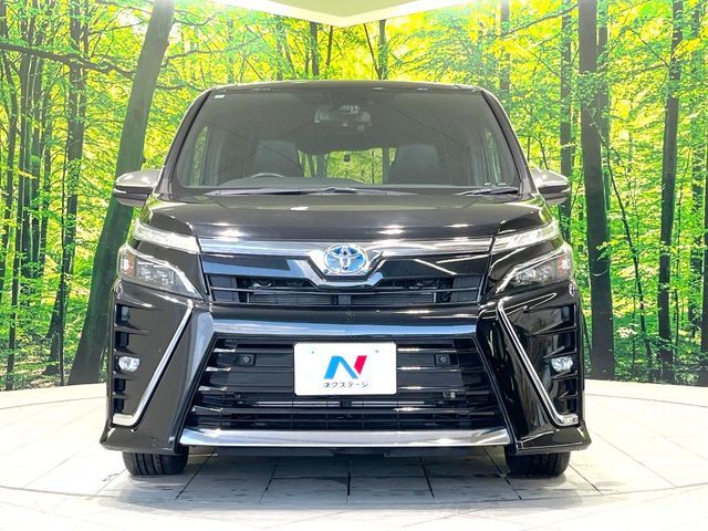 TOYOTA VOXY HYBRID 2020