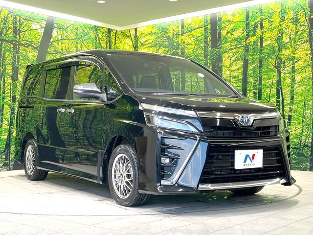 TOYOTA VOXY HYBRID 2020