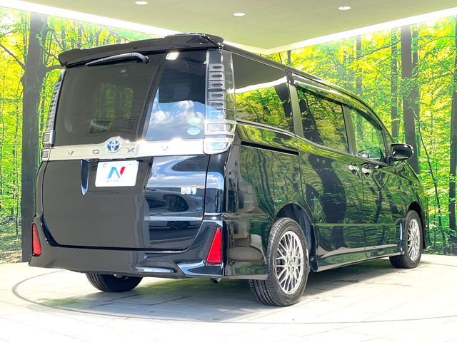TOYOTA VOXY HYBRID 2020