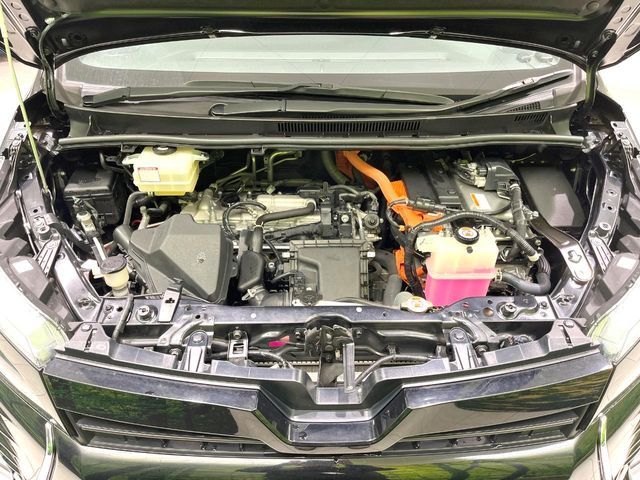 TOYOTA VOXY HYBRID 2020