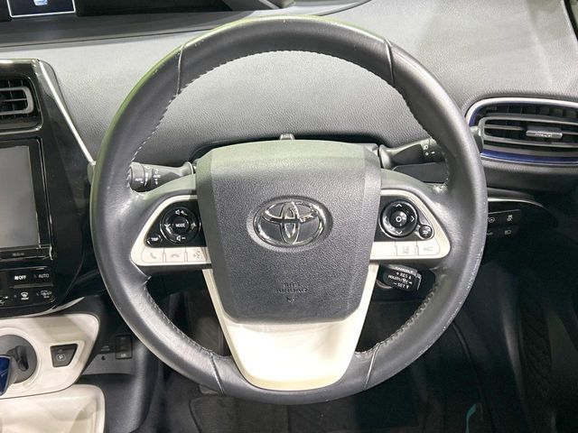 TOYOTA PRIUS 2016