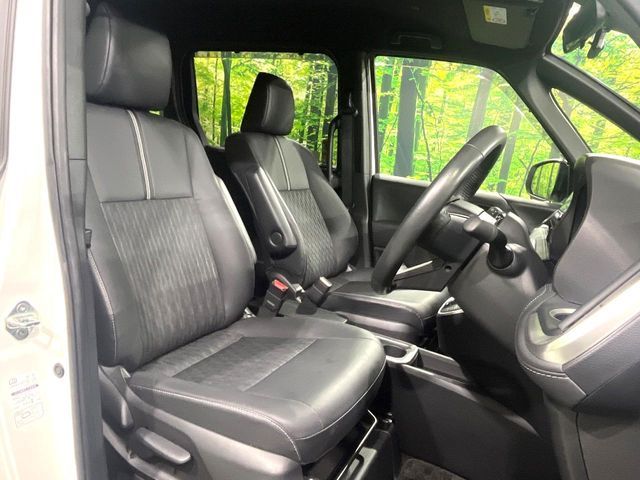 TOYOTA NOAH HYBRID 2023