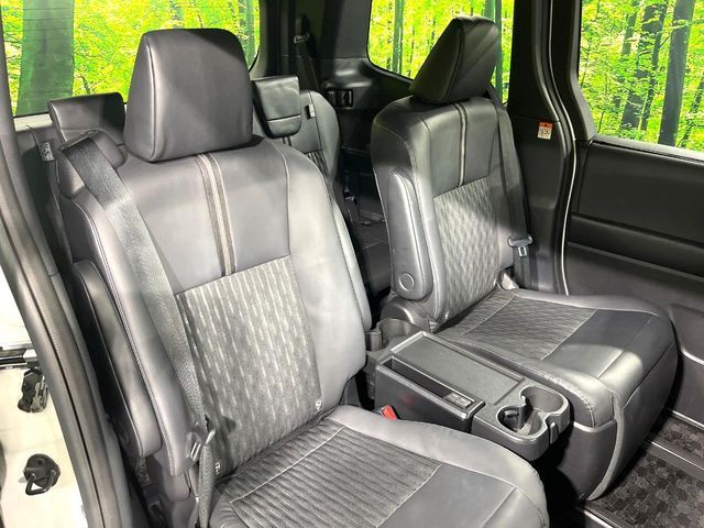 TOYOTA NOAH HYBRID 2023