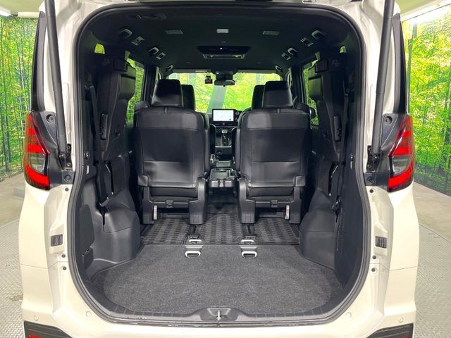 TOYOTA NOAH HYBRID 2023