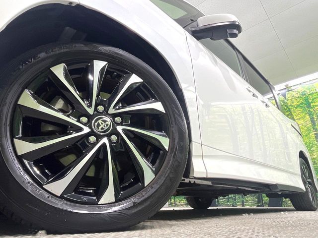 TOYOTA NOAH HYBRID 2023