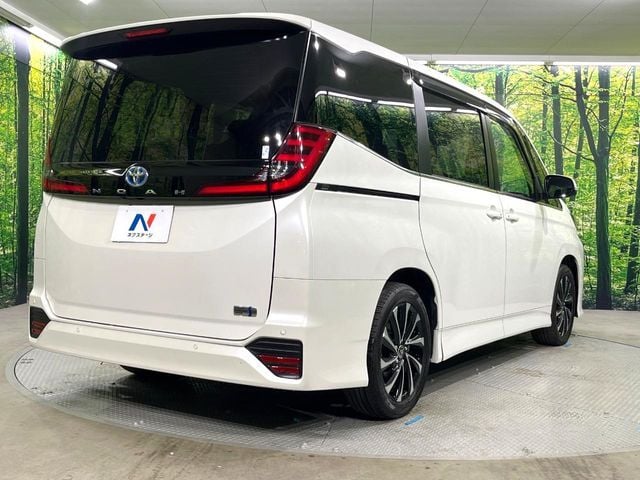 TOYOTA NOAH HYBRID 2023