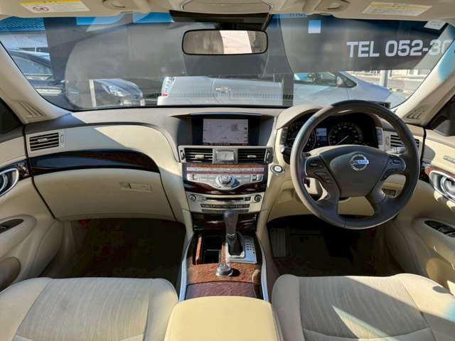 NISSAN FUGA HYBRID 2010