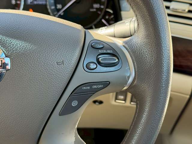 NISSAN FUGA HYBRID 2010