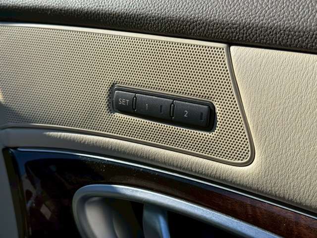 NISSAN FUGA HYBRID 2010