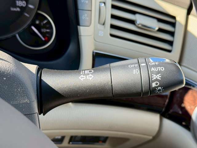 NISSAN FUGA HYBRID 2010