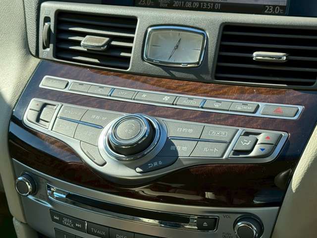 NISSAN FUGA HYBRID 2010