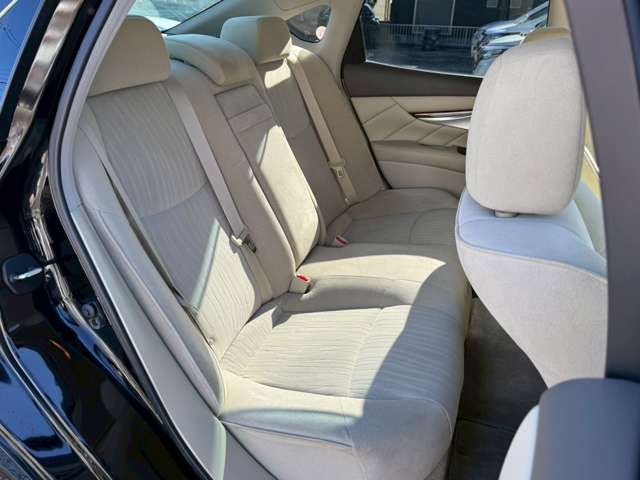 NISSAN FUGA HYBRID 2010