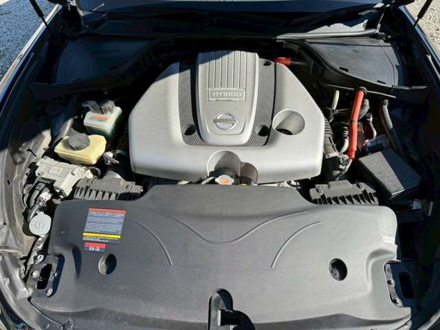 NISSAN FUGA HYBRID 2010