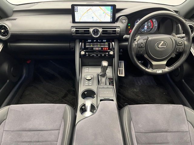 TOYOTA LEXUS IS300 2021