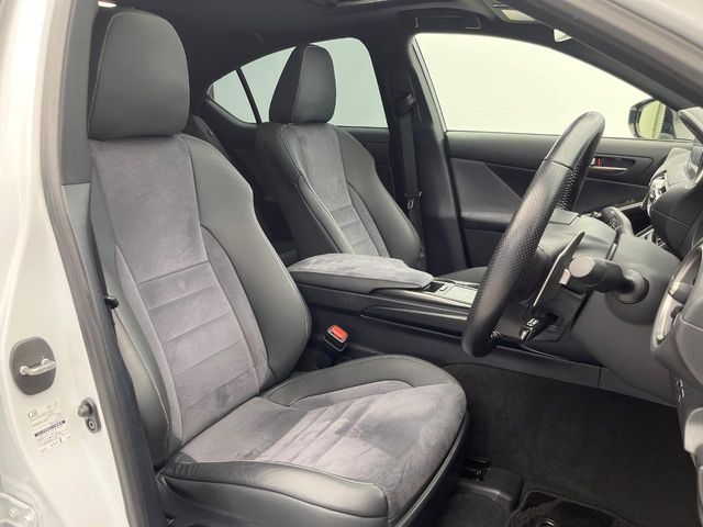 TOYOTA LEXUS IS300 2021