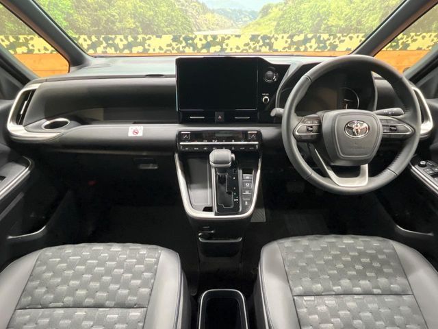 TOYOTA VOXY 4WD 2025