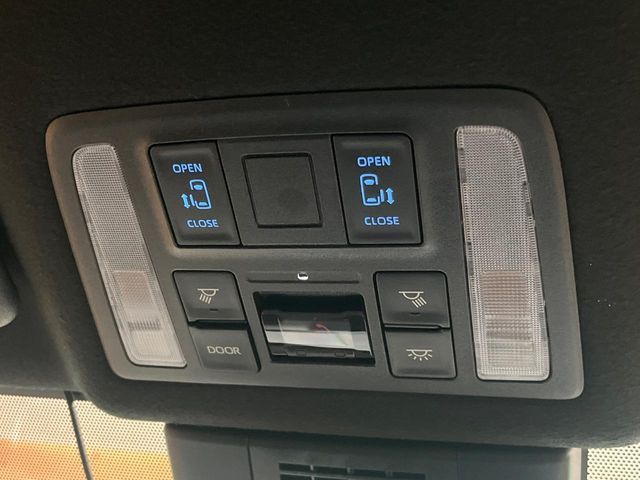 TOYOTA VOXY 4WD 2025