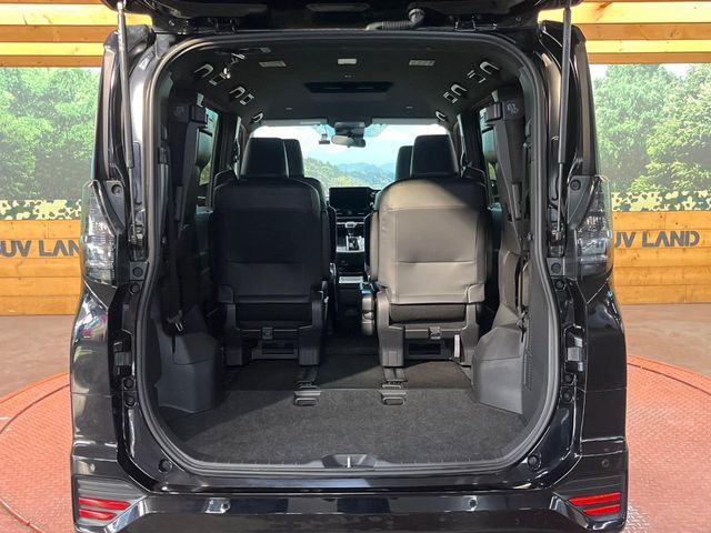 TOYOTA VOXY 4WD 2025