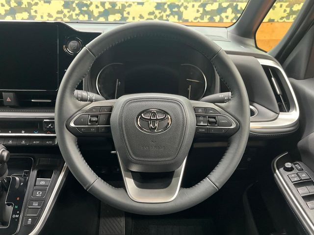 TOYOTA VOXY 4WD 2025