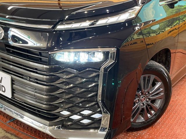 TOYOTA VOXY 4WD 2025