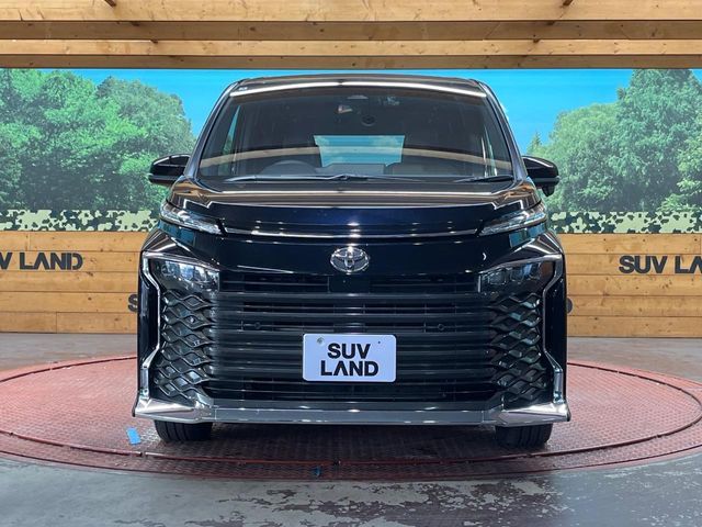 TOYOTA VOXY 4WD 2025