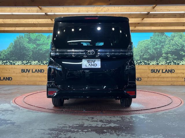 TOYOTA VOXY 4WD 2025