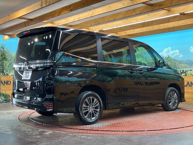 TOYOTA VOXY 4WD 2025