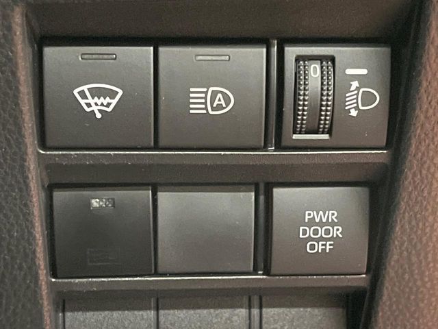 TOYOTA NOAH HYBRID 4WD 2022