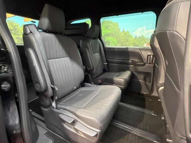 TOYOTA NOAH HYBRID 4WD 2022