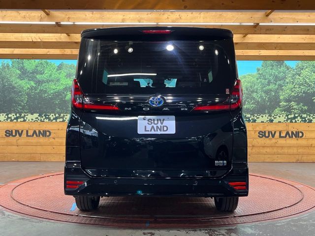 TOYOTA NOAH HYBRID 4WD 2022