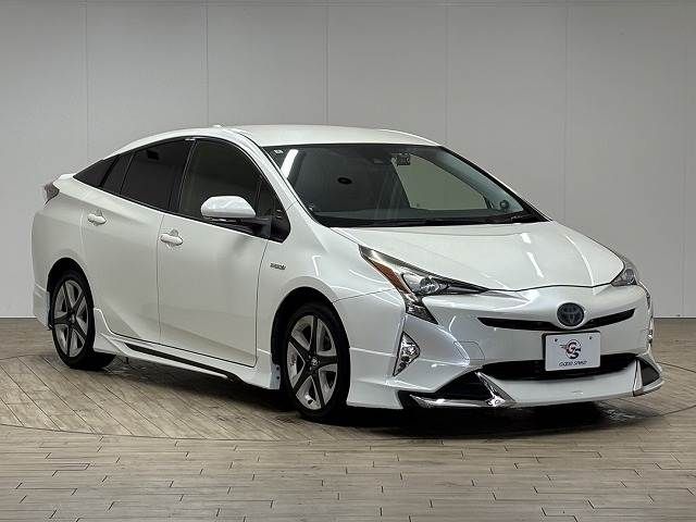 TOYOTA PRIUS 2016