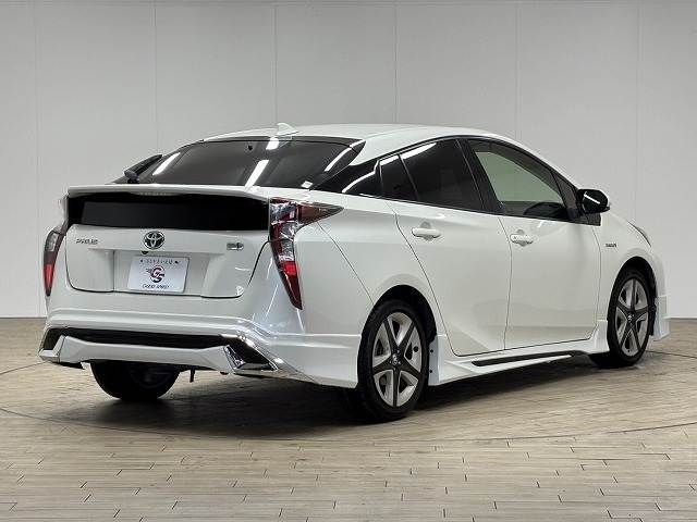 TOYOTA PRIUS 2016