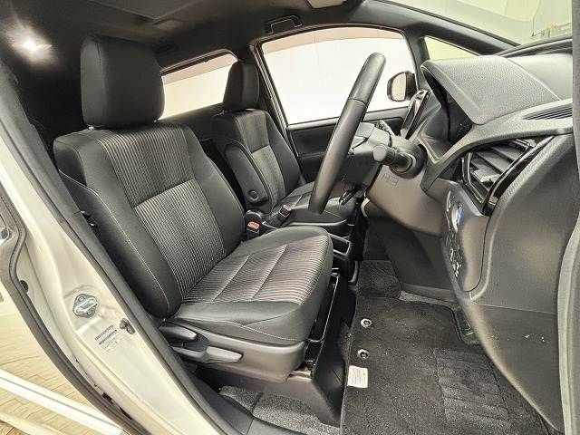 TOYOTA VOXY HYBRID 2018