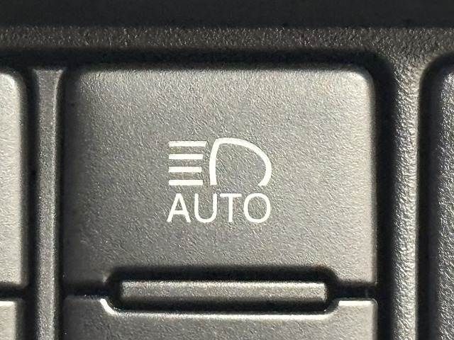 TOYOTA VOXY HYBRID 2018