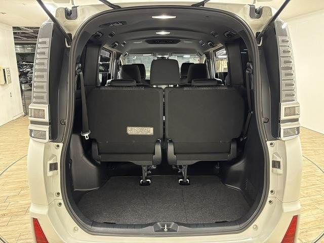 TOYOTA VOXY HYBRID 2018