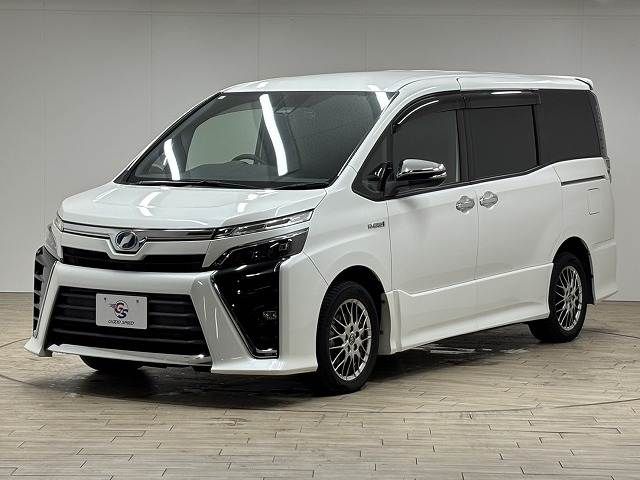 TOYOTA VOXY HYBRID 2018