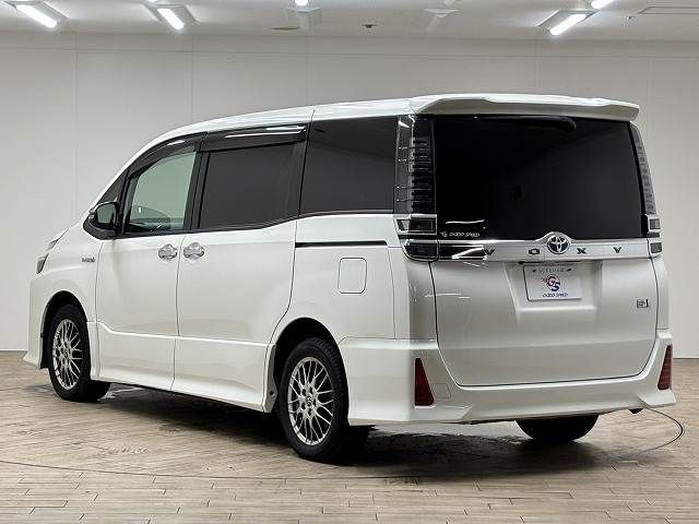 TOYOTA VOXY HYBRID 2018