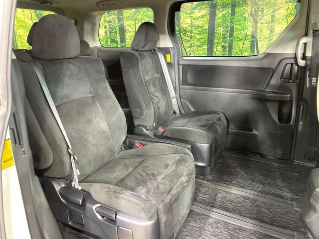 TOYOTA ALPHARD 4WD 2010