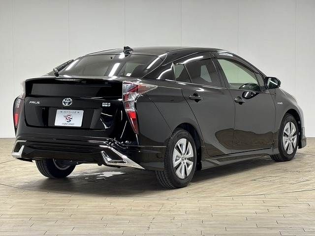 TOYOTA PRIUS 2016