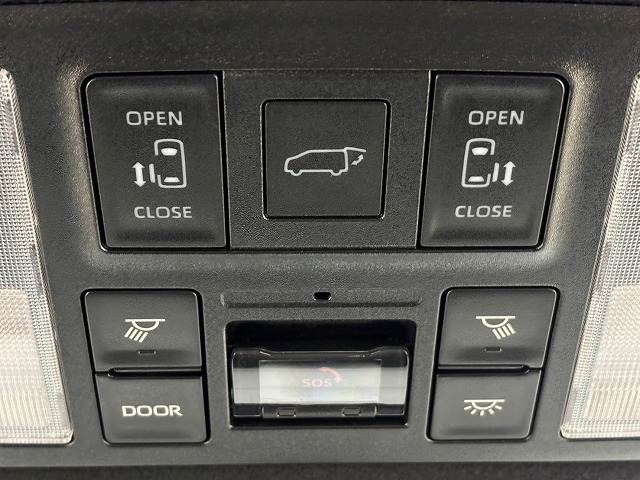 TOYOTA VOXY HYBRID 2023