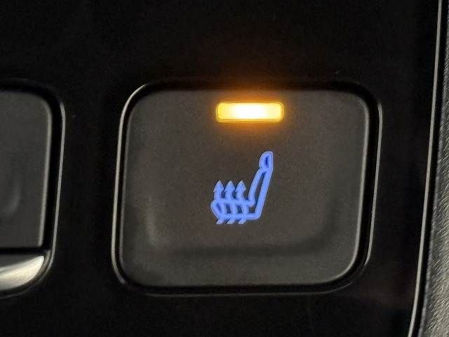 TOYOTA VOXY HYBRID 2023