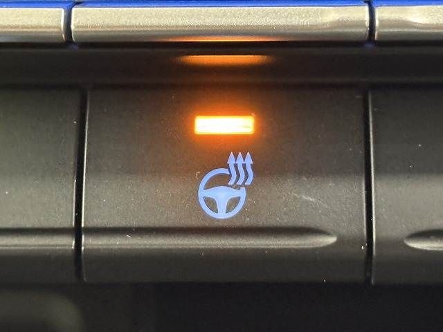 TOYOTA VOXY HYBRID 2023