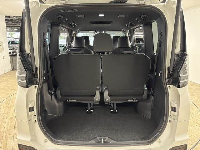 TOYOTA VOXY HYBRID 2023